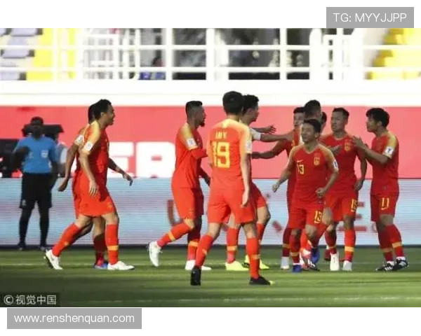 国足主场逆转劲敌全场沸腾年轻球员闪耀助力球队再创辉煌
