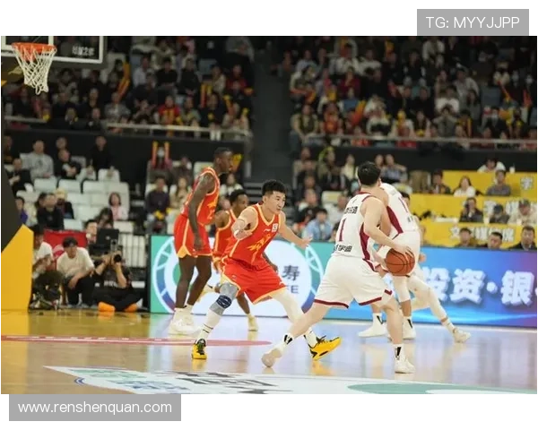 新赛季CBA揭幕战精彩纷呈，北京首钢力克广东宏远迎来开门红