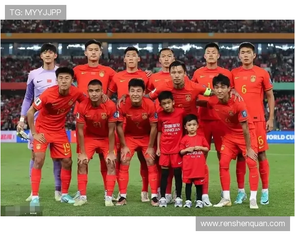 中国足球队迎战世界强队备战世界杯，阵容调整显现新气象
